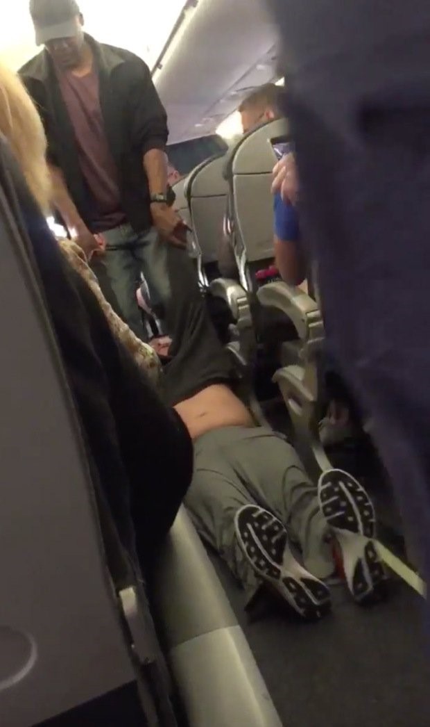 bac si goc viet co du co so phap ly de thang kien united airlines hang trieu usd