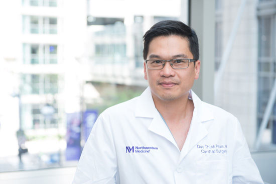 ceo united airlines tung duoc bac si goc viet cay ghep tim