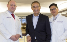 ceo united airlines tung duoc bac si goc viet cay ghep tim