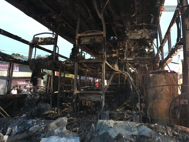 nghe an xe giuong nam no lop boc chay du doi tren duong