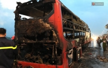 nghe an xe giuong nam no lop boc chay du doi tren duong