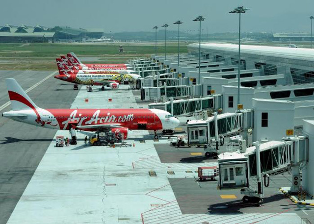 chuyen vietjet air muon dau tu ha tang san bay nhin tu giac mo airasia ve san bay gia re