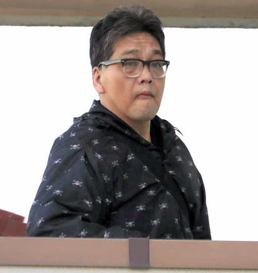 nghi pham co the da giau be gai nguoi viet trong chiec xe cam trai