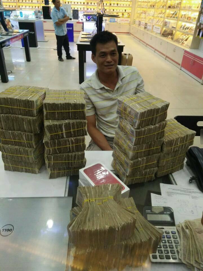 cam bao tai tien le di mua iphone 7 nguoi dan ong khien ca cua hang bang hoang