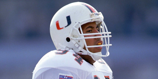 dwayne the rock johnson tu cau thu bong bau duc that bai den dien vien co thu nhap khung nhat hollywood