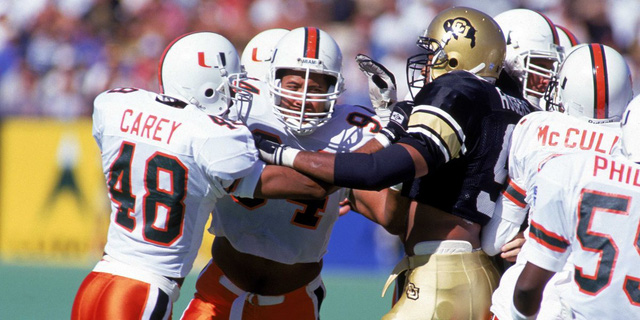 dwayne the rock johnson tu cau thu bong bau duc that bai den dien vien co thu nhap khung nhat hollywood