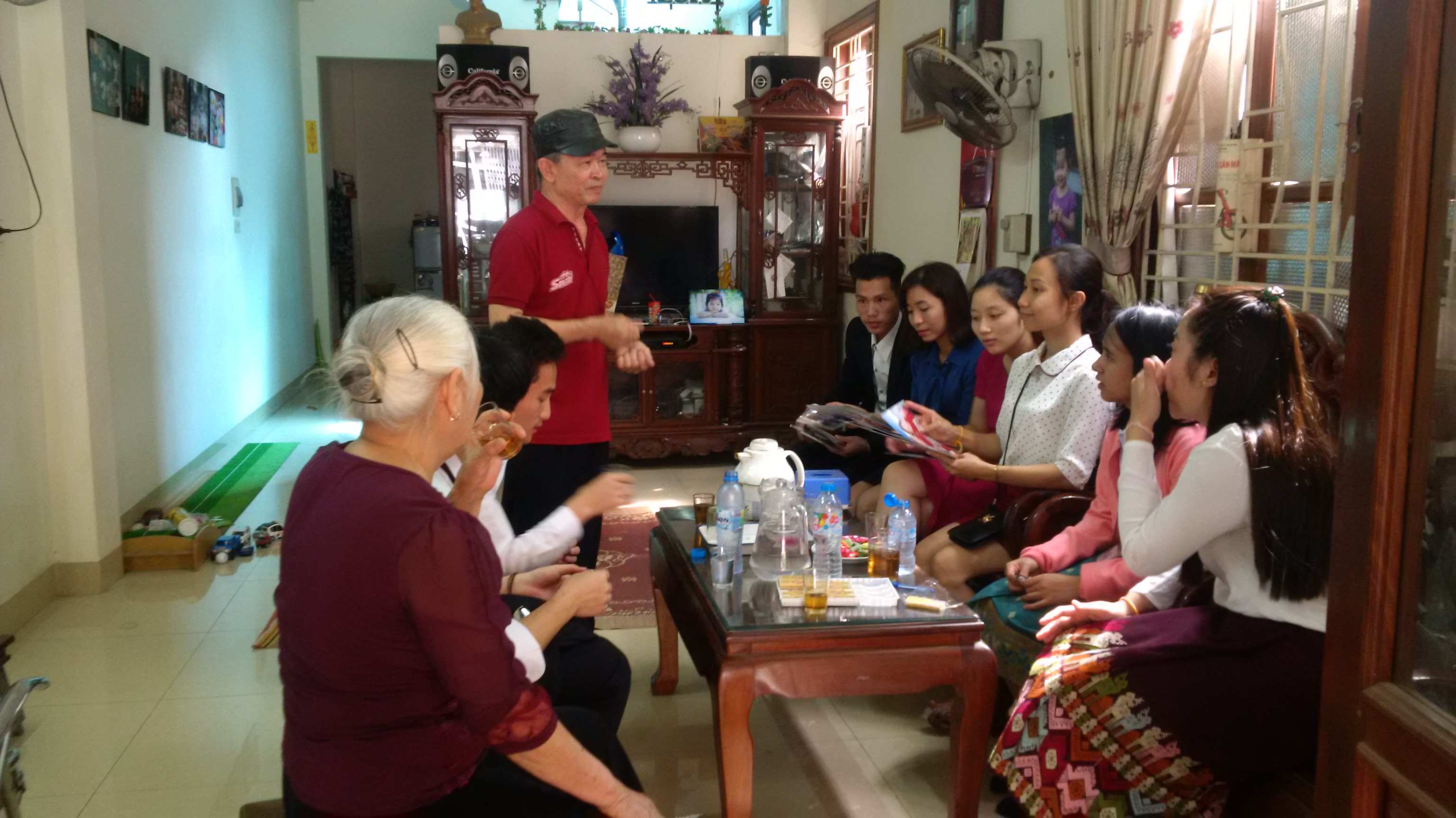 le ra mat cha me do dau cua cac luu hoc sinh lao tai truong huu nghi 80