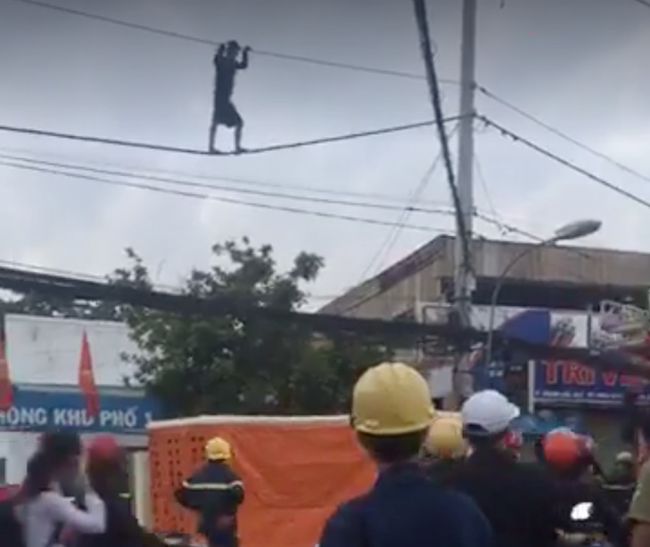 nam thanh nien co bieu hien ngao da vua du day dien vua la het o sai gon