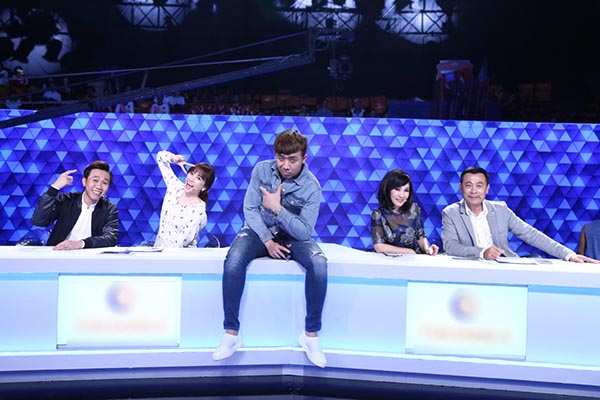 tran thanh choi chieu giup hari won thang 50 trieu trong gameshow