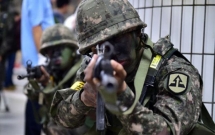 quan doi han quoc bi cao buoc dieu tra va xu phat cac binh si dong tinh