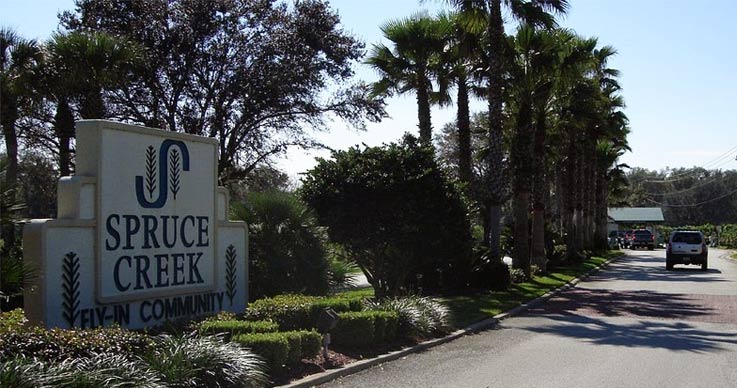 spruce creek thi tran ma moi nha deu so huu mot chiec may bay rieng