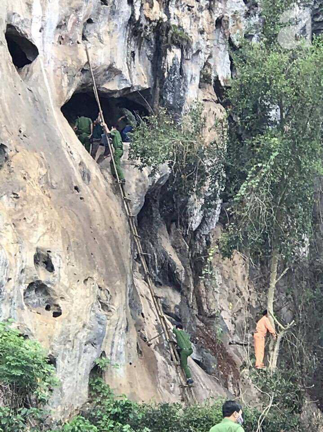 nghi van ke hiep giet nu giao vien o hoa binh tu tu trong hang da