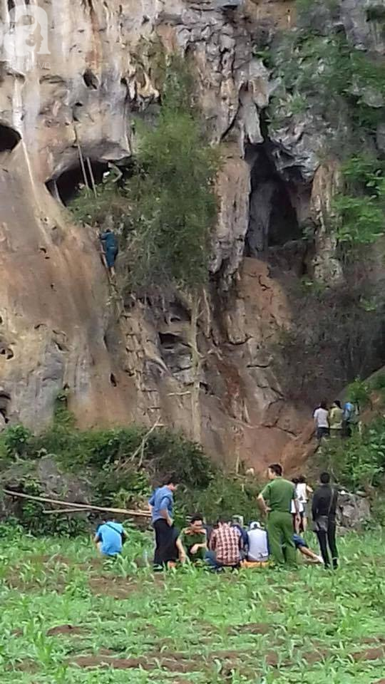 nghi van ke hiep giet nu giao vien o hoa binh tu tu trong hang da