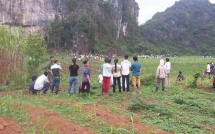 nghi van ke hiep giet nu giao vien o hoa binh tu tu trong hang da