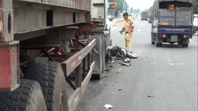 ve phong tro nghi trua nguoi dan ong bi container keo le hon 20m