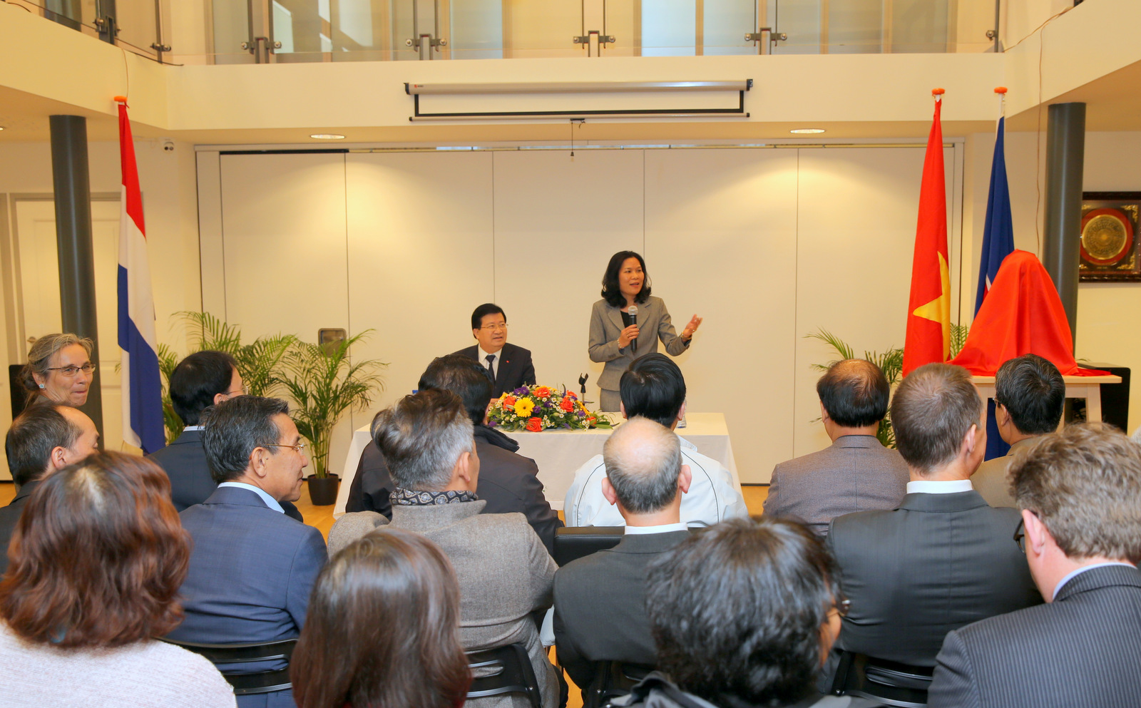 tich cuc ho tro kieu bao o ha lan hoi nhap tot voi so tai