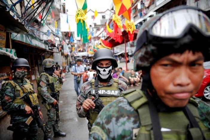 hon 90 nguoi dan philippines phan doi sat hai nghi pham ma tuy