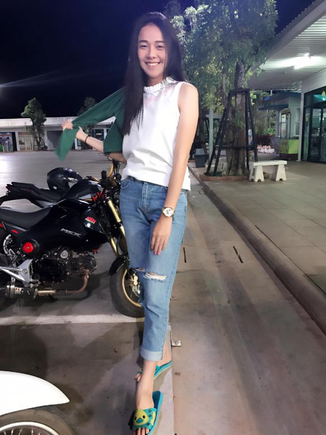 vai ngay truoc khi sang anh cung chong co gai thai lan bi dien giat chet trong le hoi te nuoc songkran