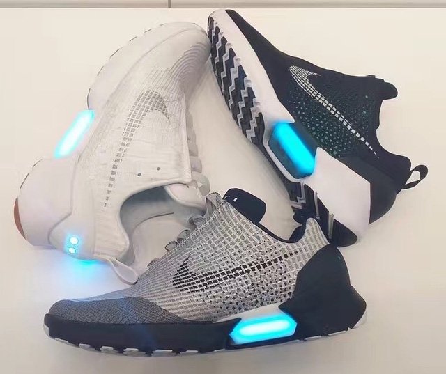 doc quyen dap hop doi giay tu that day dau tien tren the gioi nike hyperadapt 10 vua xuat hien tai viet nam gia 40 trieu