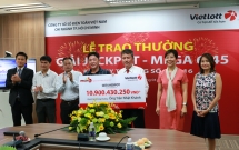 lan dau tien nguoi trung xo so jackpot cong khai danh tinh khong deo mat na den nhan giai