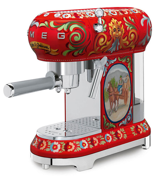 bo do lam bep cua dolce gabbana khien cac ba noi tro sanh dieu dien dao