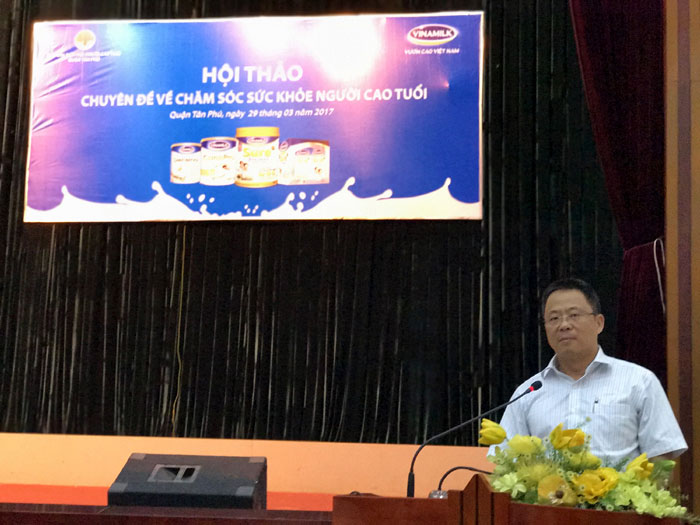 vinamilk cham soc suc khoe cho hon 1000 nguoi cao tuoi