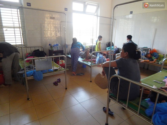 27 nguoi nhap vien cap cuu sau khi an banh tet trong dam ma