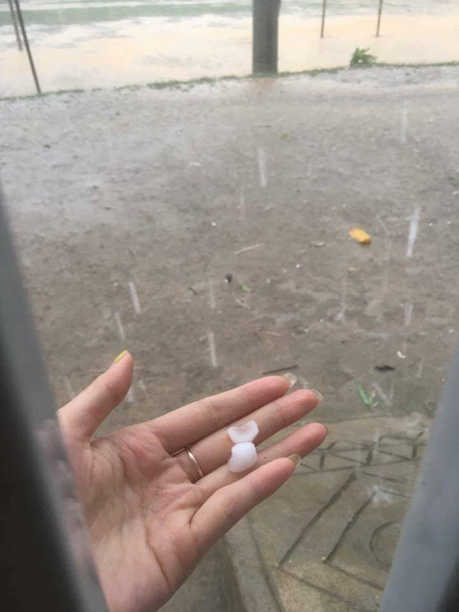 xuat hien mua da lon o hoa binh