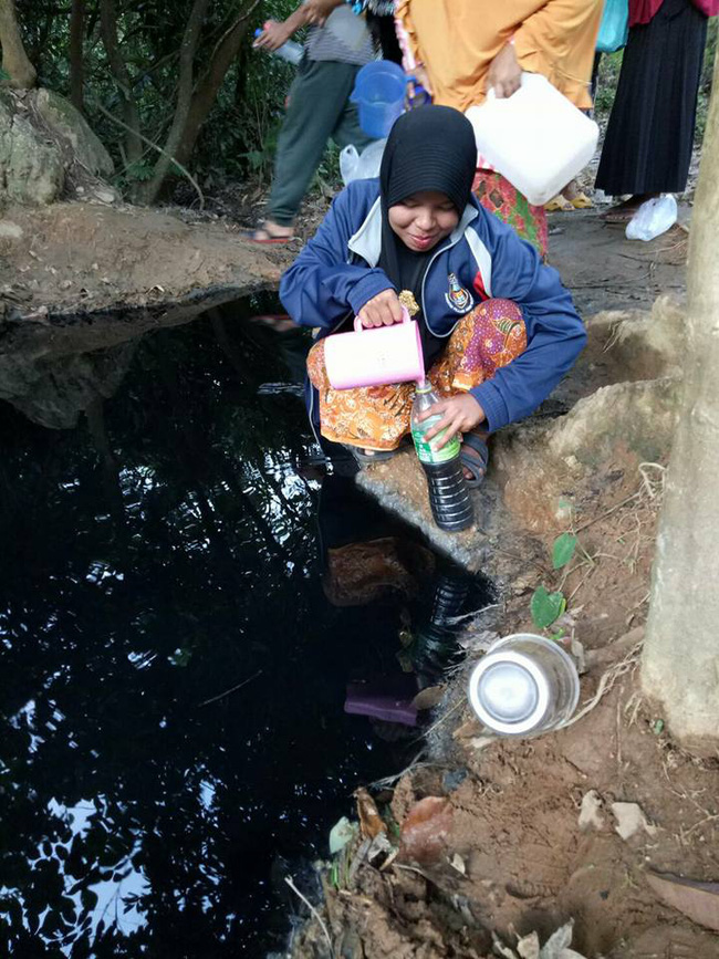 thai lan su that phia sau ho nuoc den ngom linh thieng va co the chua duoc bach benh o giua rung