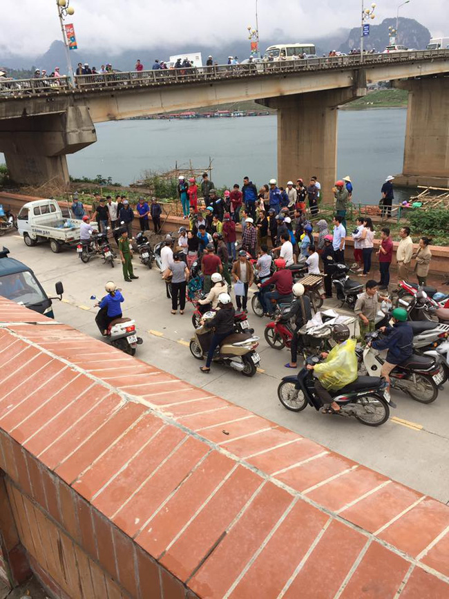 hoa binh thieu nu thoat chet trong gang tac sau khi nhay song tu tu