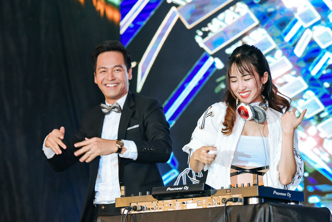 trang moon quay het minh cung mc phan anh