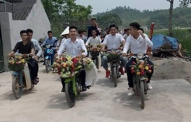xon xao dam cuoi ruoc dau bang xe cub doc dao o nghe an