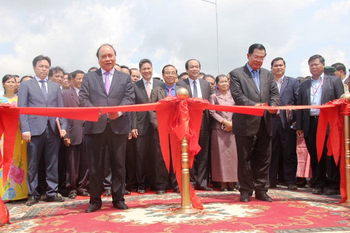 khanh thanh cau long binh chrey thom bieu tuong tinh huu nghi viet nam campuchia