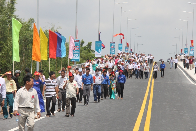 khanh thanh cau long binh chrey thom bieu tuong tinh huu nghi viet nam campuchia