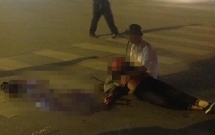 ha noi doi nam nu di xe may bi cuon vao gam xe tai co gai tre tu vong tai cho