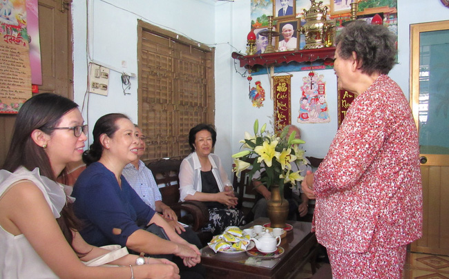 sang kien mau cam trao hoc bong xe dap cho con em gia dinh nan nhan chat doc da cam
