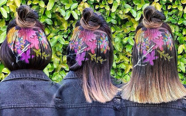 ngam nhung buc tranh ve tren toc ban se ngo minh dang lac vao trien lam nghe thuat