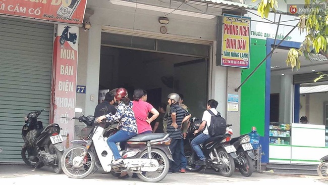 hoang hot phat hien nguoi dan ong tu vong trong tu the treo co tai nha nghi