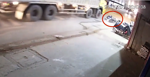 vuot au phanh gap nam thanh nien bi xe tai can qua nguoi