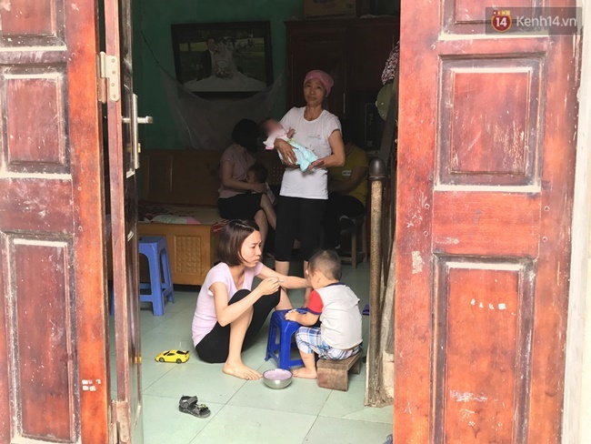 ha noi nguoi me tre len mang cho bot mot dua con sau khi sinh doi vi khong nuoi noi