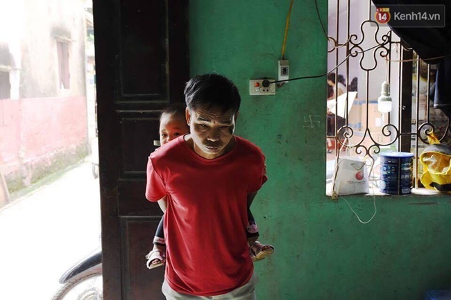 ha noi nguoi me tre len mang cho bot mot dua con sau khi sinh doi vi khong nuoi noi