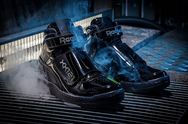 reebok ra mat 2 mau giay an tuong lay cam hung tu bo phim alien