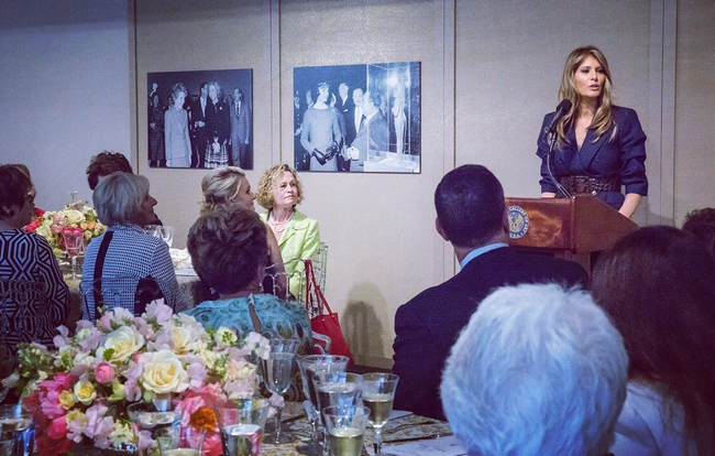 tong thong donald trump chuc mung sinh nhat de nhat phu nhan tren twitter