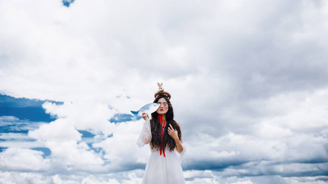 cau chuyen thong tri bau troi cua loai meo duoi goc nhin sieu thuc cua chang nhiep anh gia da lat