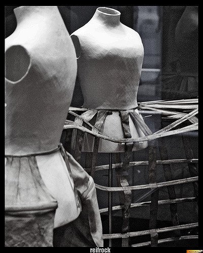 chiec vay giet nguoi doat mang hon 3000 phu nu suot hon 100 nam