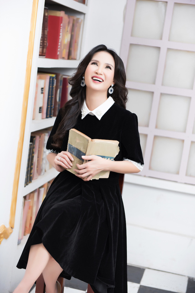 ve dep vuot thoi gian cua hoa hau quy ba suong dang