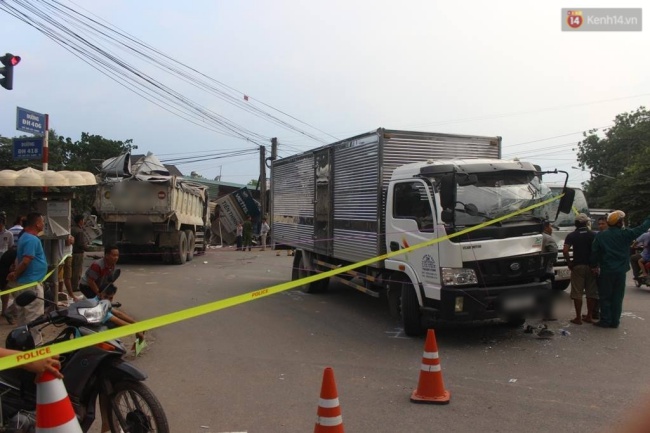 binh duong xe ben huc duoi xe tai roi dam sap nha dan 5 nguoi nguy kich