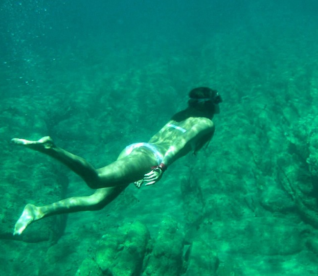 cuoc song voi nhung chuyen du lich xa hoa cua nu ty phu tre nhat the gioi