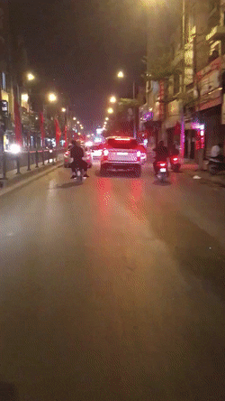 ha noi trom xe range rover gay tai nan kinh hoang tren pho