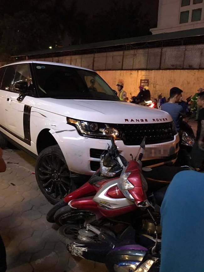 ha noi trom xe range rover gay tai nan kinh hoang tren pho